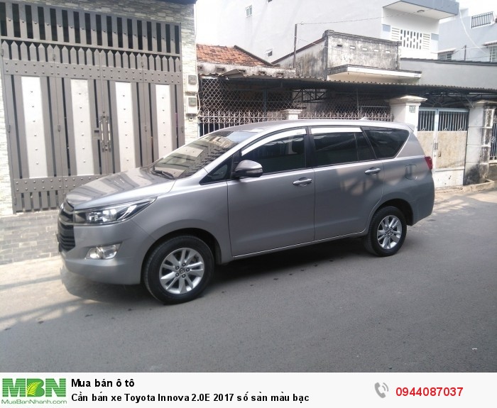 Cần bán xe Toyota Innova 2.0E 2017 số sàn màu bạc