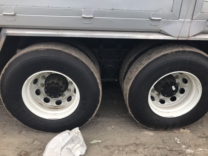 xe tải thùng 3 chân camc máy hino
