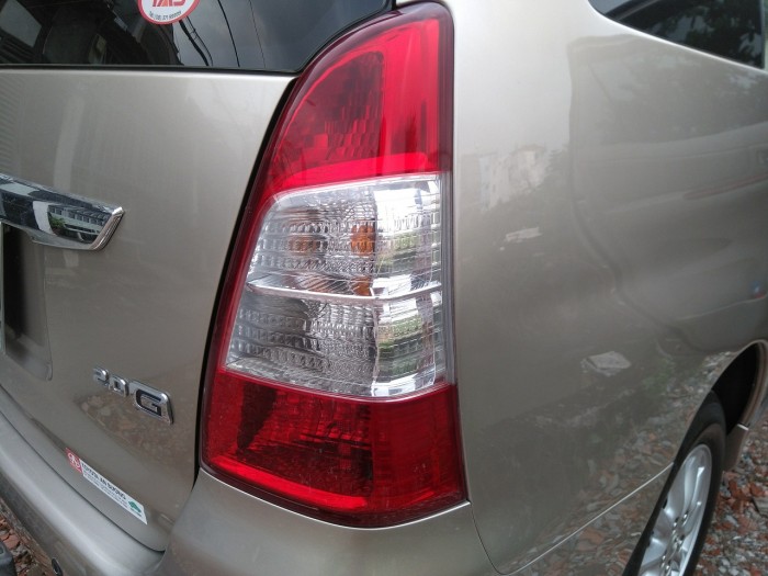 Cần bán chiếc Innova 2013 số tự động màu vàng cát zin