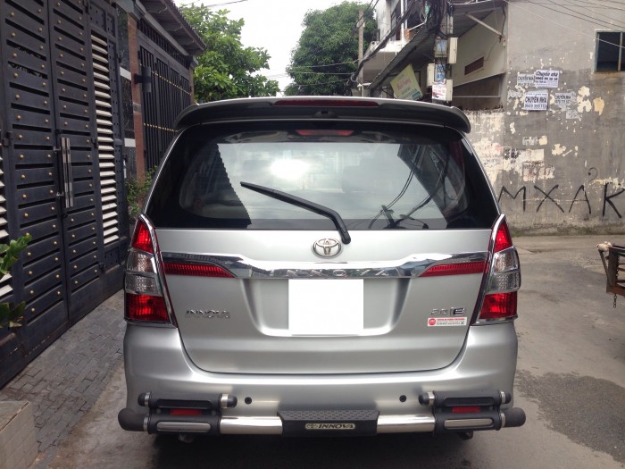 Cần bán xe Innova 2015 số sàn màu bạc, xe nhà lăn bánh được 45.000 km