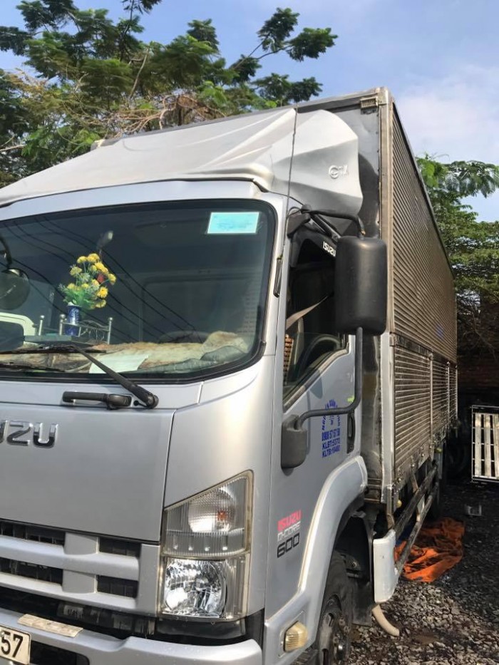ISUZU thùng kính tải 5.8t. 2008.xe zin may lanh Teo. Thung dai 6.7m.