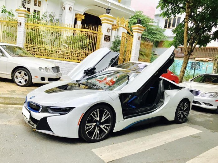 Định cư Mỹ bán Siêu xe BMW I8 model 2015 AT màu pha lê trắng nhập khẩu Mỹ