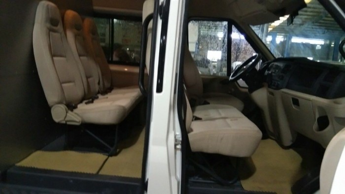Bán Ford Transit 06 chổ sx 2016  chạy lướt 9.000km