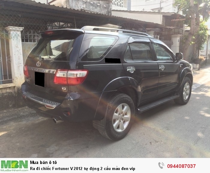 Ra đi chiếc Fortuner V 2012 tự động 2 cầu màu đen vip