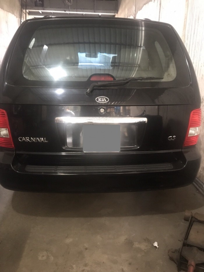 Tôi cần bán gấp xe Kia Canival 2008 tự động màu đen zin cực đẹp.