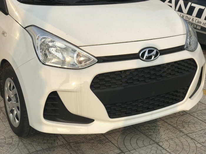 [Huế] Cần bán xe Hyundai Grand i10, màu trắng, 2017, số sàn