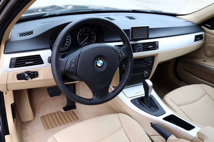 BMW 320i model 2010