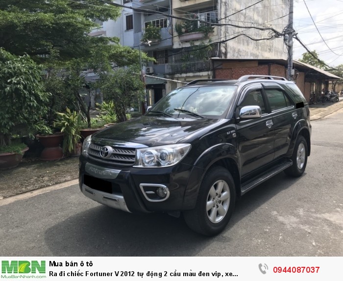 Ra đi chiếc Fortuner V 2012 tự động 2 cầu màu đen vip, xe cọp