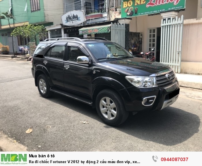 Ra đi chiếc Fortuner V 2012 tự động 2 cầu màu đen vip, xe cọp