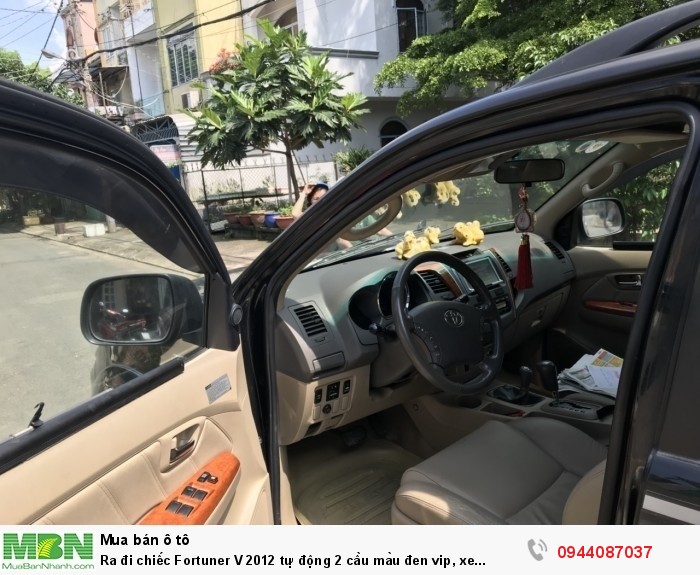 Ra đi chiếc Fortuner V 2012 tự động 2 cầu màu đen vip, xe cọp