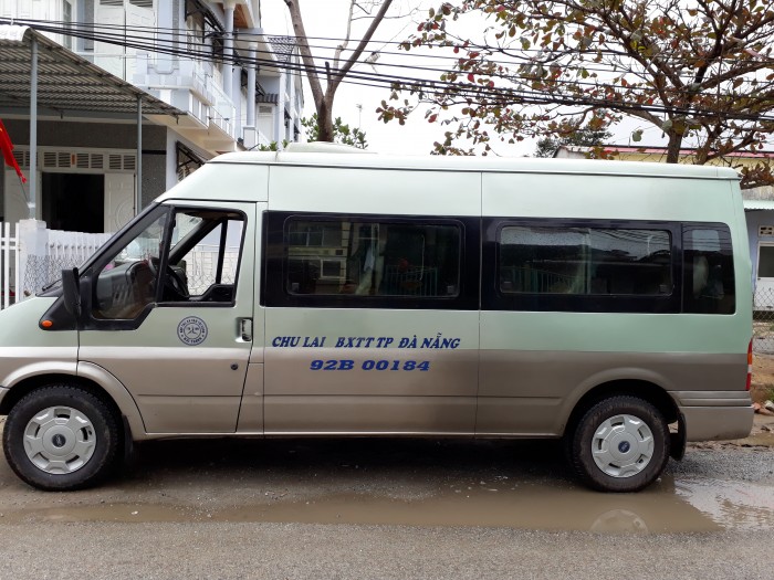 Tôi muốn bán xe ford transit đời 2005