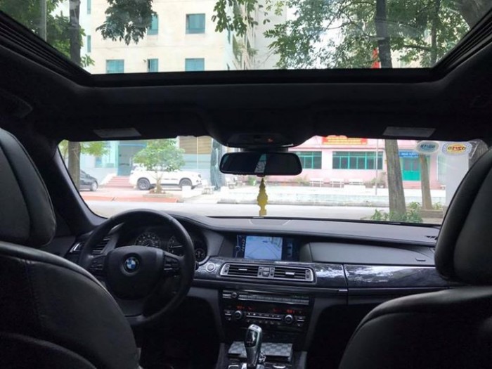 BMW 750 Li model 2011