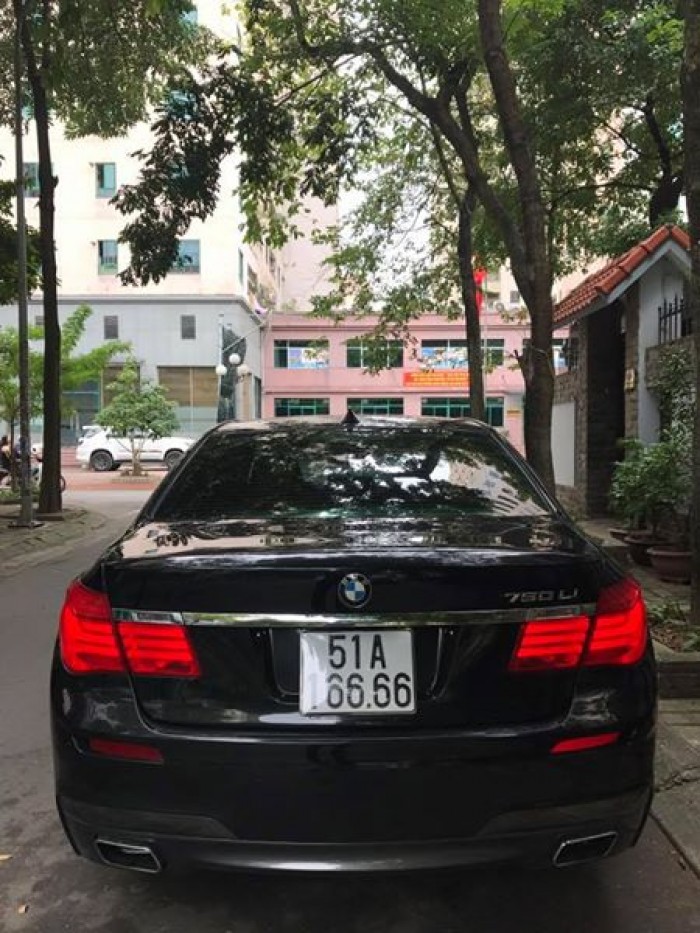 BMW 750 Li model 2011