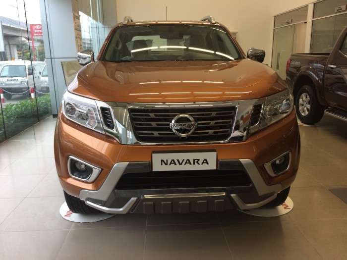 Nissan Navara VL 2.5 2 cầu Số tự động 2018 - Xe giao ngay - Giá sập sàn