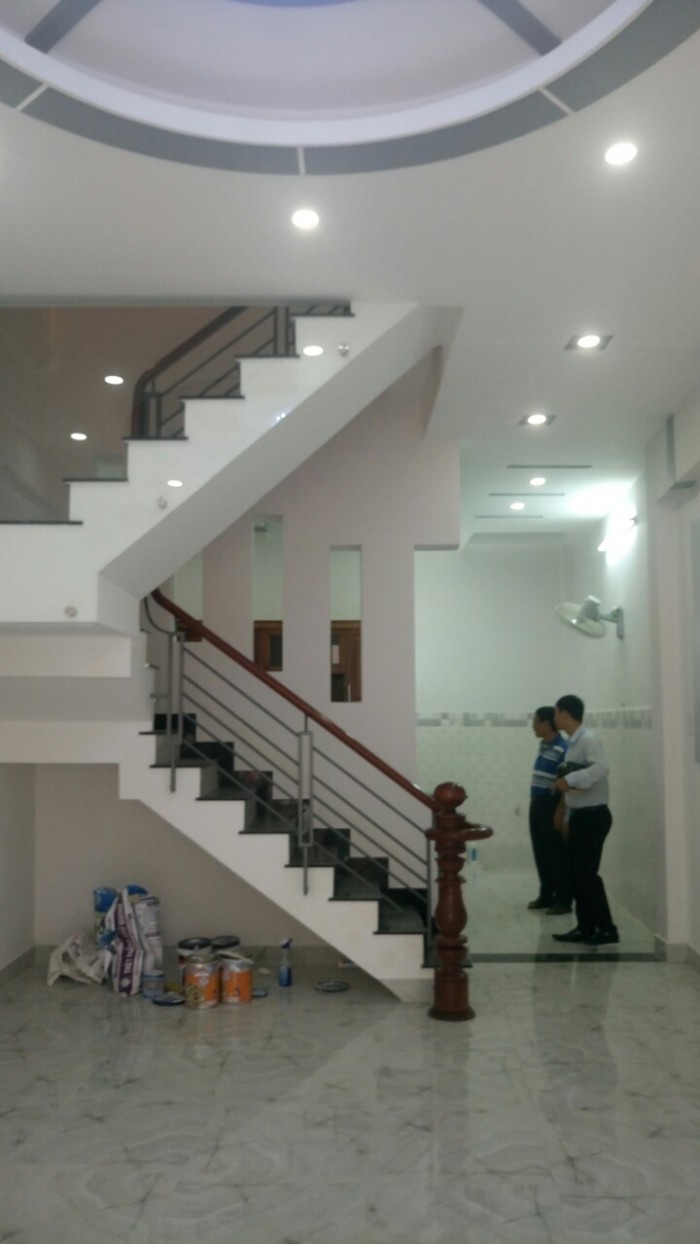 Bán nhà HXH Nguyên Hồng ngay Phan Văn Trị, DT 4* 11m, vuông vức, nhà 2 lầu, Sân thượng