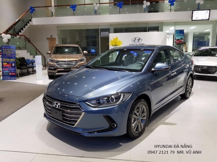 Xe Hyundai Elantra màu xanh lam, giá sốc tháng 11, rẻ nhất thị trường