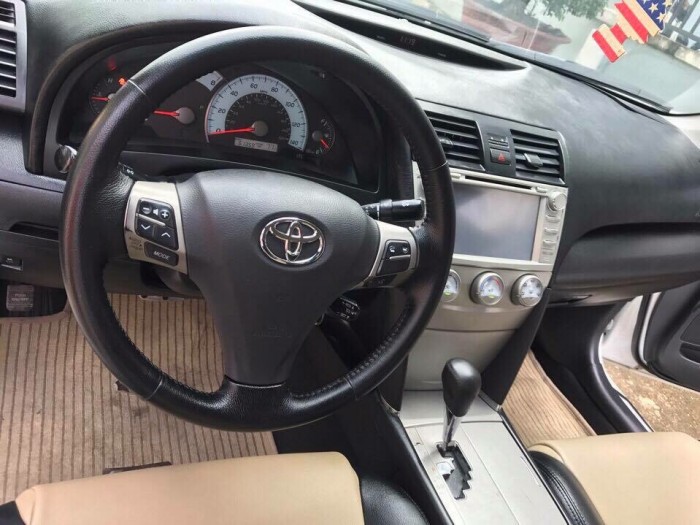 Cần bán nhanh Toyota Camry SE 2.5AT 2009 ĐKLĐ 2010 màu trắng nhập Mỹ