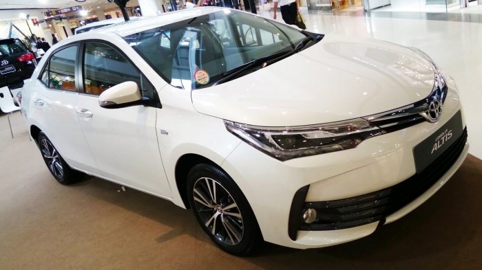 Corolla altis 1.8 E số sàn hỗ trợ trả góp lên tới 80%