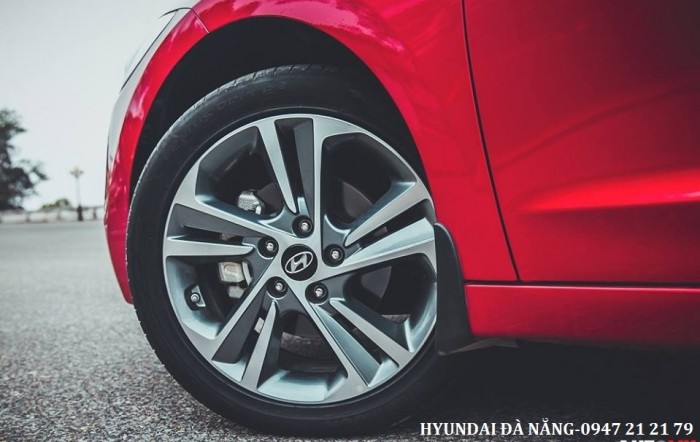 Xe Hyundai Elantra 2017 màu đỏ- Đà nẵng giá sốc, rẻ nhất thị trường