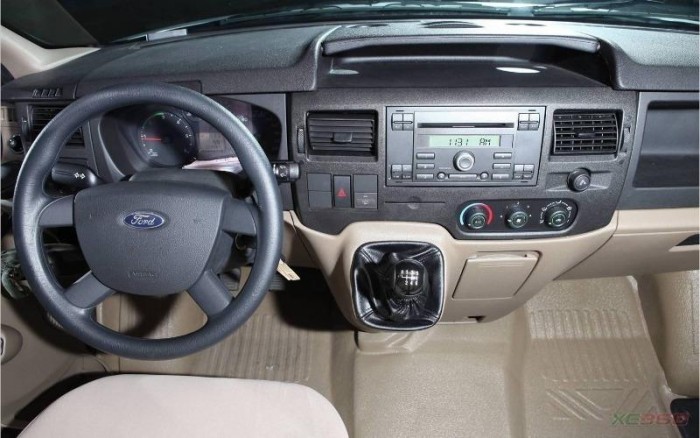 Xe Ford Transit 2017