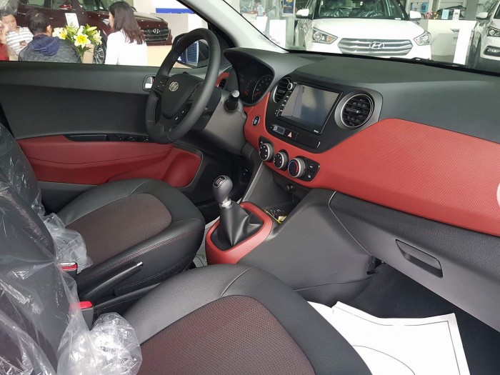 Xe Huyndai Grand i10 2107 màu đỏ – Đà Nẵng giá sốc tháng 11, giảm giá đến 40 triệu