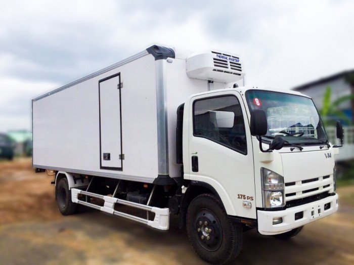 Xe tải đông lạnh ISUZU FN129 tải trọng 7.7 tấn