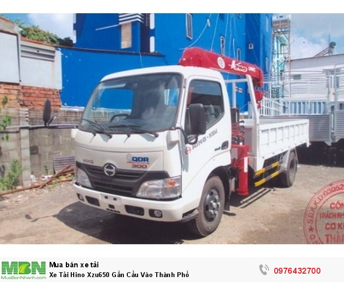 Xe Tải Hino Xzu650 Gắn Cẩu Vào Thành Phố
