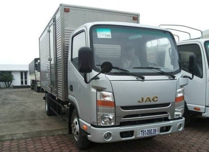 Xe tải JAC 2T4 thùng kín giá bao nhiêu?