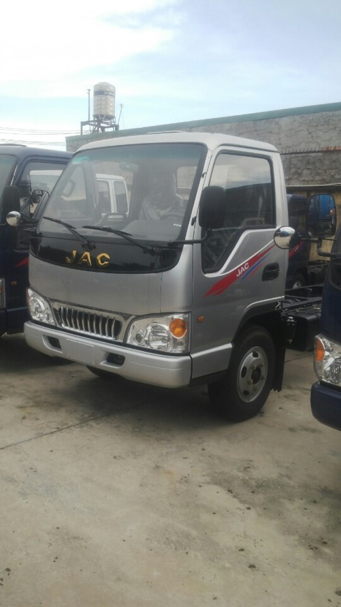 Xe tải Jac 2T4 thùng lửng giá bao nhiêu?