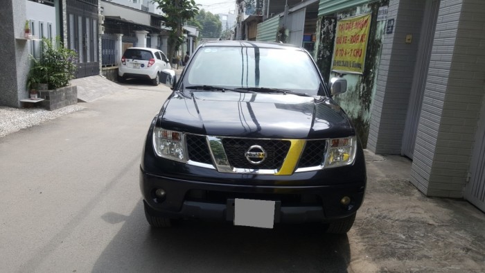 Nhà em bán xe bán tải Nissan Navara sx 2013 màu đen 2 cầu xe nhập khẩu