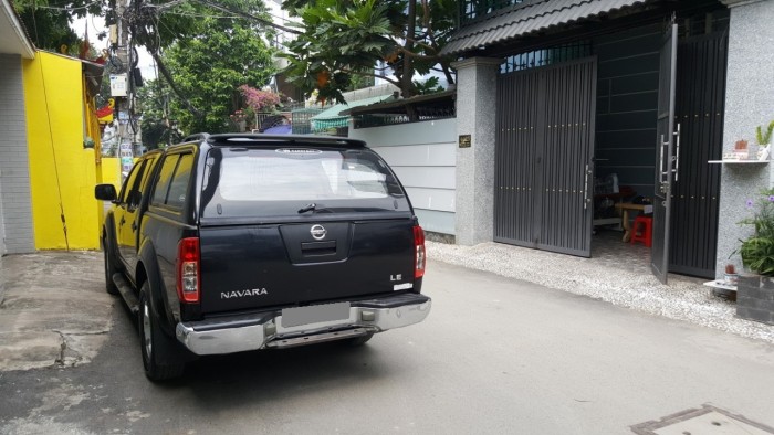 Nhà em bán xe bán tải Nissan Navara sx 2013 màu đen 2 cầu xe nhập khẩu