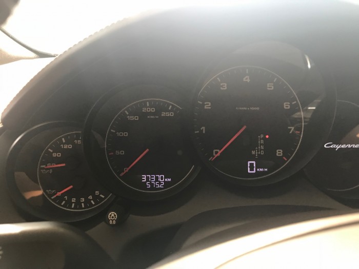 Bán Porsche Cayenne 3.6 màu trắng sản xuất 2011 xe mới chạy 3.7 vạn.đẹp không lỗi lầm