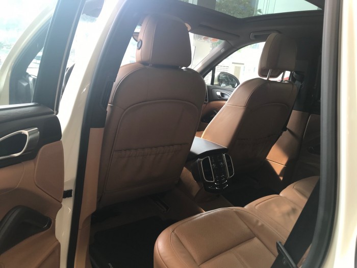 Bán Porsche Cayenne 3.6 màu trắng sản xuất 2011 xe mới chạy 3.7 vạn.đẹp không lỗi lầm