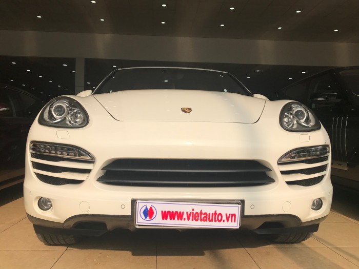 Bán Porsche Cayenne 3.6 màu trắng sản xuất 2011 xe mới chạy 3.7 vạn.đẹp không lỗi lầm