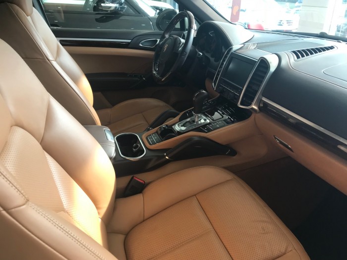 Bán Porsche Cayenne 3.6 màu trắng sản xuất 2011 xe mới chạy 3.7 vạn.đẹp không lỗi lầm