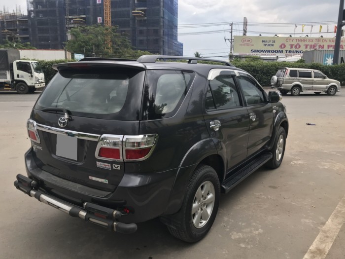 Bán xe Fortuner đời 2010 tự động hai cầu xe chính chủ mua từ đầu đẹp.