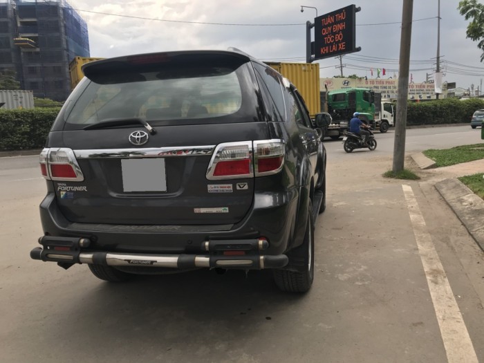 Bán xe Fortuner đời 2010 tự động hai cầu xe chính chủ mua từ đầu đẹp.