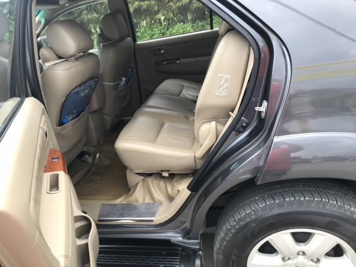 Bán xe Fortuner đời 2010 tự động hai cầu xe chính chủ mua từ đầu đẹp.