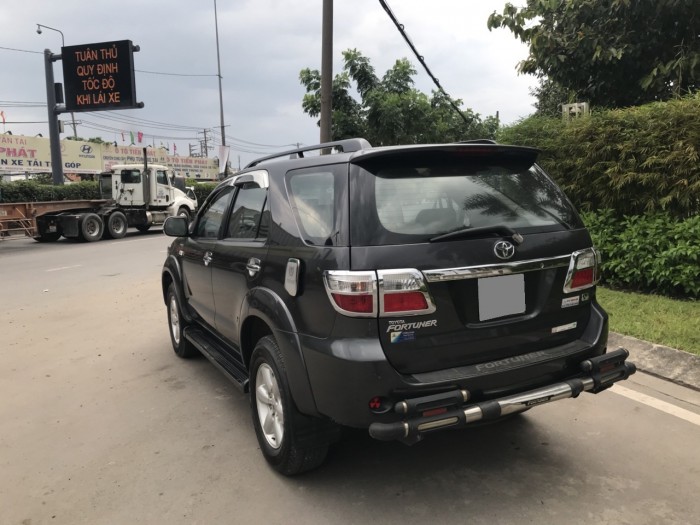 Bán xe Fortuner đời 2010 tự động hai cầu xe chính chủ mua từ đầu đẹp.