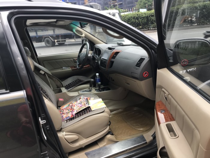 Bán xe Fortuner đời 2010 tự động hai cầu xe chính chủ mua từ đầu đẹp.