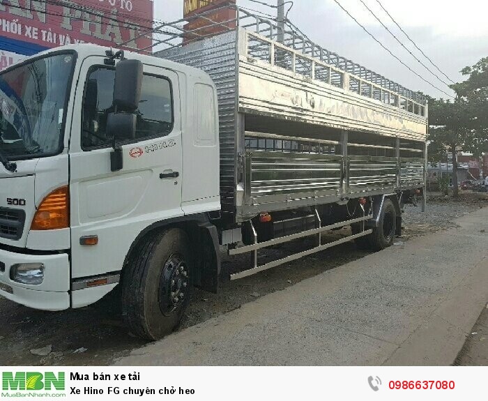 Xe Hino FG chuyên chở heo