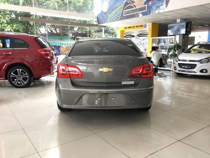 Mua xe Chevrolet Cruze nhận xe ngay trước Tết