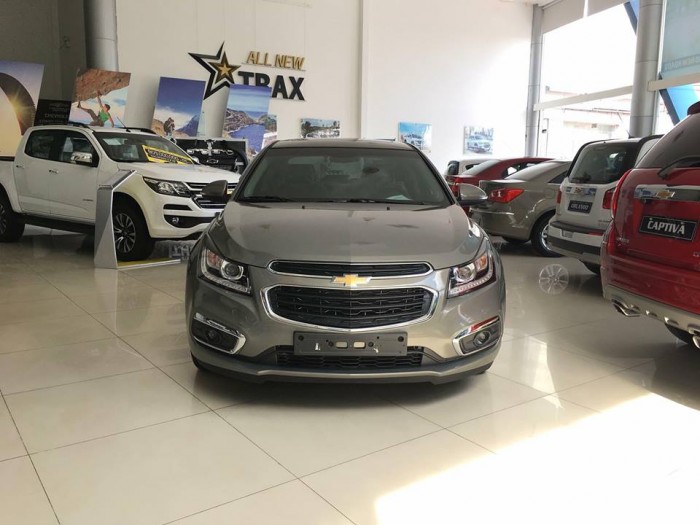 Mua xe Chevrolet Cruze nhận xe ngay trước Tết