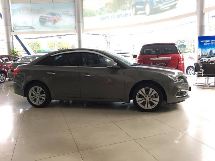 Mua xe Chevrolet Cruze nhận xe ngay trước Tết