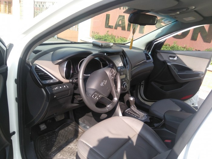 Cần bán xe Hyundai SantaFe 2014 màu trắng nhập khẩu Hàn Quốc