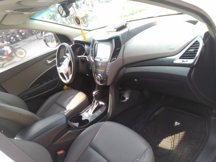 Cần bán xe Hyundai SantaFe 2014 màu trắng nhập khẩu Hàn Quốc