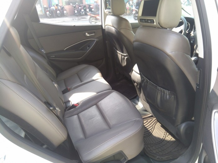 Cần bán xe Hyundai SantaFe 2014 màu trắng nhập khẩu Hàn Quốc