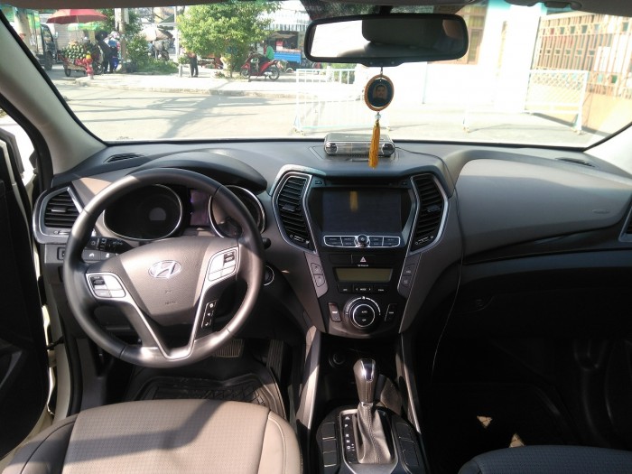 Cần bán xe Hyundai SantaFe 2014 màu trắng nhập khẩu Hàn Quốc