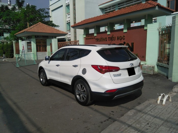 Cần bán xe Hyundai SantaFe 2014 màu trắng nhập khẩu Hàn Quốc