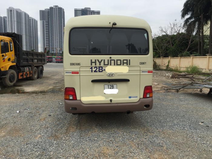 Huyndai County Đồng Vàng 29 chỗ, biển 12